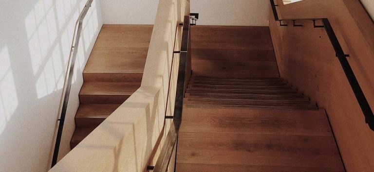 escalera-persona-mayor