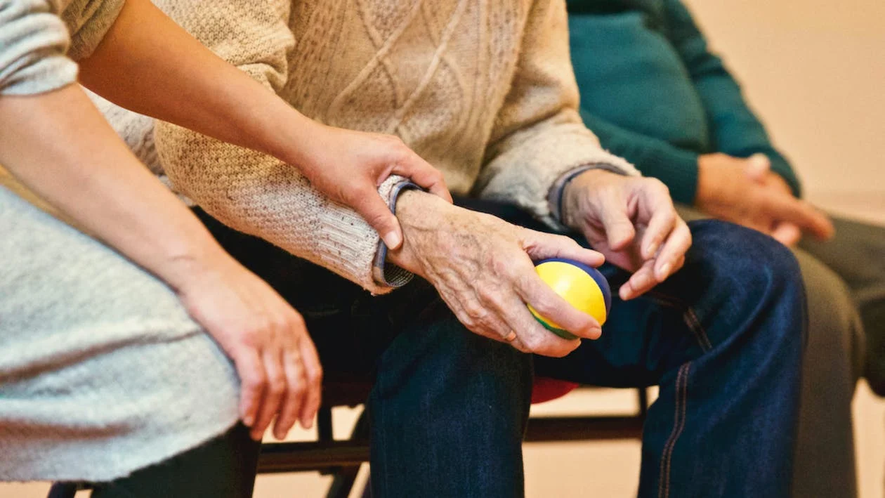 parestrasis en personas mayores